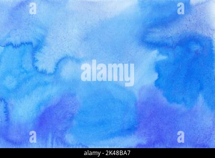 Abstrakte tiefblaue Aquarell-Hintergrundstruktur, handbemalt. Flecken auf Papier Stockfoto