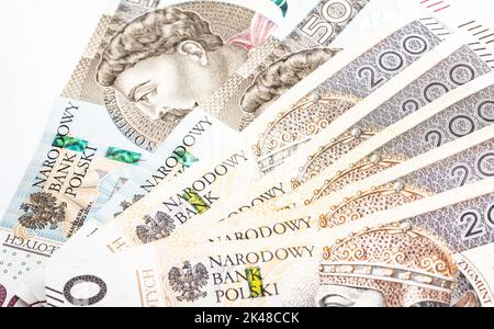 Polnische Banknoten großer Stückelungen, 200 und 500 Zlotys. Geld in polnischer Währung. Stockfoto