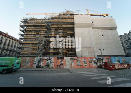 Brussels, Brabant , Belgium 09 30 2022 : Nahaufnahme der Straßenansicht der Reparaturarbeiten am alten Brüsseler Börsengebäude Stockfoto