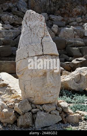 Die antike Stadt Nemrut ist eine Gegend, in der sich antike Tempel und Statuen in Adiyaman, Türkei, befinden. Stockfoto