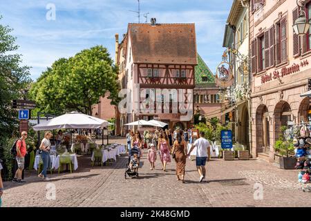 Die Grand Rue in der Altstadt von in Colmar, Elsass, Frankreich | Grand Rue in der Altstadt von Colmar, Elsass, Frankreich Stockfoto