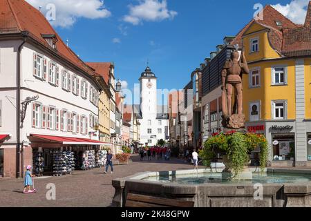 Gemütliche Straße im Zentrum der Stadt Bad Mergentheim im Main-Tauber-Kreis; Baden-Württemberg, Deutschland. Stockfoto