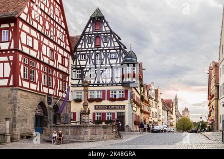 St. George Fountain auf dem Rothenburger Marktplatz, Gemany. Stockfoto