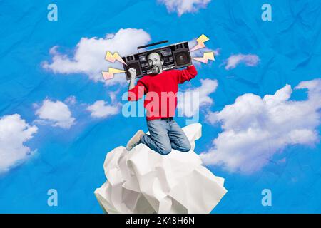 Collage 3D Bild von Pinup Pop retro Skizze von glücklich lächelnden Kerl genießen Boom Box Musik isoliert Malerei Hintergrund Stockfoto