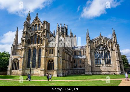 Östlich der Ely Cathedral, mit der Lady Chapel auf der rechten Seite, Ely, Cambridgeshire, England, Großbritannien Stockfoto