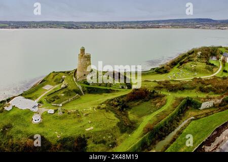 Frankreich - Normandie. Manche (50) die Vauban-Türme von Saint-Vaast-la-Hougue und Tatihouu, Küstenbeobachtungen. Hier, Luftaufnahme des Observatoriums zu Stockfoto