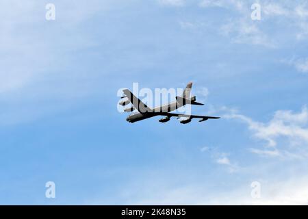 Zeltweg, Österreich - 03. September 2022: Öffentliche Airshow in der Steiermark mit dem Namen Airpower 22, Überflug eines B-52 Stratofortress Bombers Stockfoto