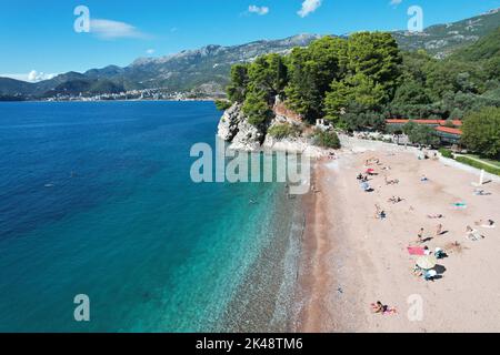 Sveti Stefan, Monetenegro. Drohnenansicht. Stockfoto