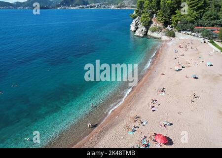 Sveti Stefan, Monetenegro. Drohnenansicht. Stockfoto