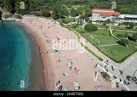 Sveti Stefan, Monetenegro. Drohnenansicht. Stockfoto