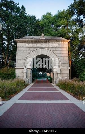 Madison, WI, USA. 1. Oktober 2022. Camp Randall Arch aus dem NCAA Football Spiel zwischen den Illinois Fighting Illini und den Wisconsin Dachs im Camp Randall Stadium in Madison, WI. Darren Lee/CSM/Alamy Live News Stockfoto