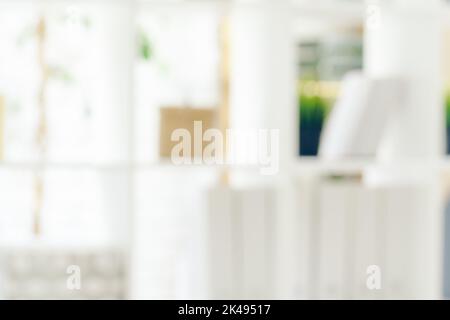 Office mit hellweißem Hintergrund Stockfoto