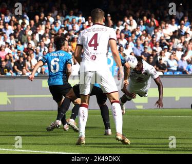 Neapel, Kampanien, Italien. 1. Oktober 2022. Während des italienischen Serie-A-Fußballmatches SSC Napoli gegen FC Turin am 01. Oktober 2022 im Diego Armando Maradona Stadium in Neapel.in Bild: .Wilfried Singo (Bildquelle: © Fabio Sasso/ZUMA Press Wire) Bildquelle: ZUMA Press, Inc./Alamy Live News Stockfoto