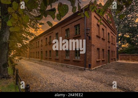 Die Fabrik- und Wohnanlage am Fluss Jasien wurde im 19.. Jahrhundert von Karol Scheibler, dem reichsten Industriellen in Lodz, erbaut. Stockfoto