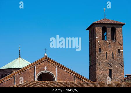 Die berühmte und alte Basilika des heiligen Ambrosius (Sant'Ambrogio 379-1099) in Mailand, Lombardei, Italien, Europa. Stockfoto