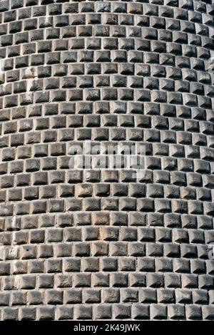Detail einer Rustikationswand mit handgeschnitzten grauen Steinen (Aschlar-Wand). Castello Sforzesco (Castello Sforza) Mailand, Lombardei, Italien, Europa. Stockfoto