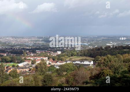 Blick über Glasgow von einem Hügel im Cathkin Braes Country Park, Glasgow, Schottland Stockfoto