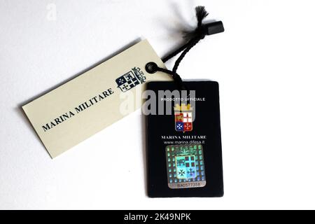 Tags von MARINA MILITARE Kleidung. MARINA MILITARE ist eine italienische Marke von ICCAB srl - Italien Stockfoto