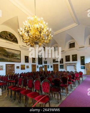 Bojnice, Slowakei - 26. September 2022: Blick auf die Hunyadi-Halle im historischen Schloss Bojnice in der Slowakei Stockfoto