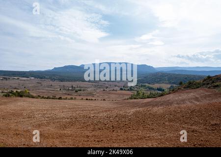 Wunderschöne Aussicht von einem Aussichtspunkt in Rennes-le-Château, Aude, Oczitanie, Südfrankreich. Stockfoto