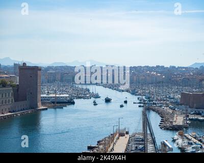 Marseille, Frankreich - Mai 15. 2022: Eingang zum historischen Hafen Stockfoto