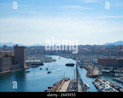 Marseille, Frankreich - Mai 15. 2022: Eingang zum historischen Hafen Stockfoto