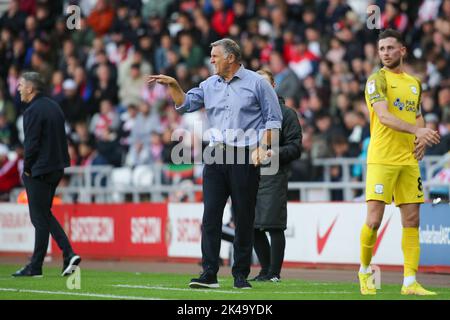 Sunderland, Großbritannien. 01. Oktober 2022. Tony Mowbray Manager von Sunderland beim Sky Bet Championship-Spiel Sunderland gegen Preston North End im Stadium of Light, Sunderland, Großbritannien, 1.. Oktober 2022 (Foto von Dan Cooke/News Images) in Sunderland, Großbritannien am 10/1/2022. (Foto von Dan Cooke/News Images/Sipa USA) Quelle: SIPA USA/Alamy Live News Stockfoto