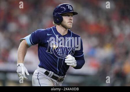 Houston, Usa. 30. September 2022. Die Taylor Walls von Tampa Bay Rays laufen die Basen, nachdem sie einen Solo-Heimlauf vor dem Relief-Pitcher Phil Maton von Houston Astros in der Spitze des achten Innings im Minute Maid Park in Houston, Texas, am Freitag, den 30. September 2022, gemacht haben. Foto von Kevin M. Cox/UPI Credit: UPI/Alamy Live News Stockfoto