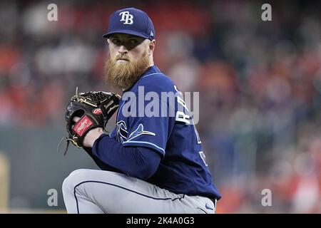 Houston, Usa. 08. Oktober 2021. Tampa Bay Rays startender Pitcher Drew Rasmussen liefert am Freitag, den 30. September 2022, im Minute Maid Park in Houston, Texas, im unteren Teil des ersten Innings gegen die Houston Astros aus. Foto von Kevin M. Cox/UPI Credit: UPI/Alamy Live News Stockfoto