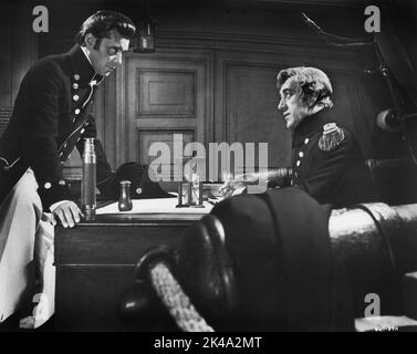 Dirk Bogarde, Alec Guinness, am Set des British Film, 'H.M.S. Defiant“, US-Titel, „Damn the Defiant!“, Columbia Pictures, 1962 Stockfoto