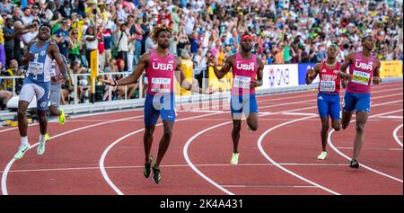 Noah Lyles, Kenneth Bednarek und Erriyon Knighton aus den USA treten im Finale der Männer 200m bei den Leichtathletik-Weltmeisterschaften in Hayward Field, EU, an Stockfoto