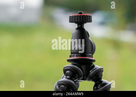 Flexibles Stativ Joby Gorillapod für die Aufnahme von Filmen im Freien, September 2022, Prag, Tschechische Republik. Stockfoto