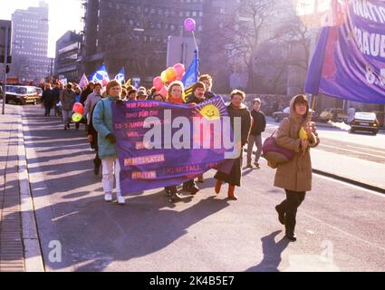 Für Gleichberechtigung. Hier auf 7. 3. 1987 in Dortmund, Dortmund. Internationaler Frauentag Stockfoto