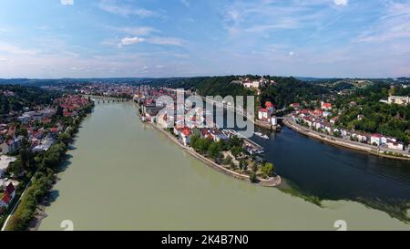 Links Inn City und Inn, Mitte drei Flussecke, rechts Donau, weiter hinten Ilz, Veste Oberhaus, Veste Niederhaus, Rechts Ilz Stadt, Luftaufnahme Stockfoto