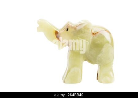 Ein Elefant aus Onyx bringt Viel Glück. Isoliert über weißem Bakkboden. Nahaufnahme. Stockfoto