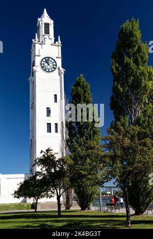 Der alte Hafen, Sailor's Memorial Clock Tower, Kanada, Quebec, Montreal. Stockfoto