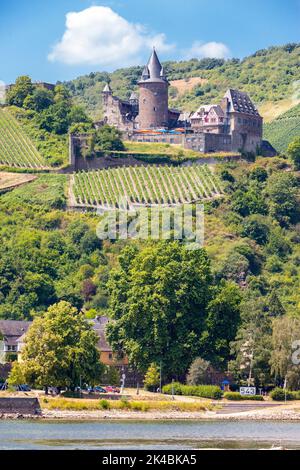 Rheintal, Bacharach, Deutschland. Burg Stahleck, 12. Jahrhundert, jetzt eine Jugendherberge. Stockfoto