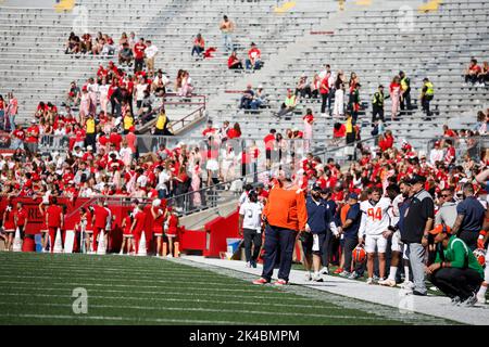 Madison, WI, USA. 1. Oktober 2022. Illinois Fighting Illini Cheftrainer Bret Bielema während des NCAA Football Spiels zwischen den Illinois Fighting Illini und den Wisconsin Dachs im Camp Randall Stadium in Madison, WI. Darren Lee/CSM/Alamy Live News Stockfoto