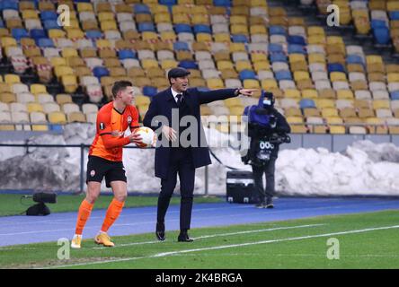 KIEW, UKRAINE - 18. MÄRZ 2021: Cheftrainer Paulo Fonseca von Roma während des Spiels der UEFA Europa League gegen Shakhtar Donetsk im NSC Olimpiyskyi-Stadion in Kiew, Ukraine Stockfoto