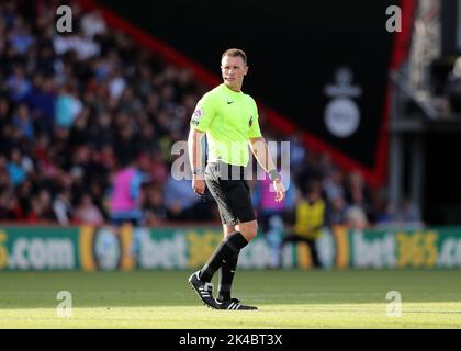 Bournemouth, Großbritannien. 1.. Oktober 2022; Vitality Stadium, Boscombe, Dorset, England: Premiership Football, AFC Bournemouth versus Brentford: Schiedsrichter Thomas Bramall Credit: Action Plus Sports Images/Alamy Live News Stockfoto