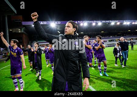 Beerschots Nokkvi Thorisson feiert am Samstag, 01. Oktober 2022, am 7. Tag der ersten Division der belgischen Meisterschaft 2022-2023, ein Fußballspiel zwischen Beerschot VA und KMSK Deinze in Antwerpen. BELGA FOTO TOM GOYVAERTS Stockfoto