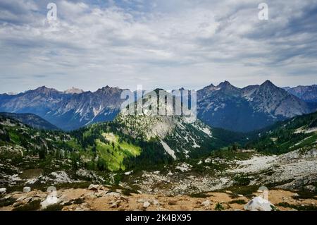 Blick vom Gipfel des Maple Pass Trail, North Cascades National Park, Washington State, USA, Nordamerika, Pazifischer Nordwesten Stockfoto