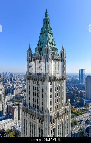 Luftaufnahme des Woolworth Building in Downtown Manhattan, New York City Stockfoto