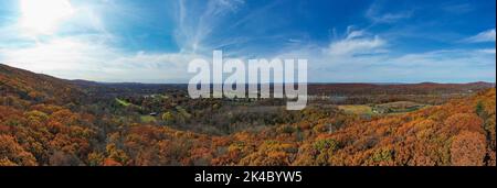 Luftaufnahme des höchsten Laubs in New Jersey während der Herbstzeit. Stockfoto