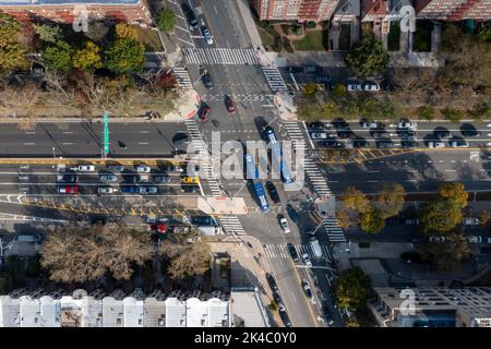 New York - 23. Okt 2021: Luftaufnahme des Long Ocean Parkway in Brooklyn, New York. Stockfoto