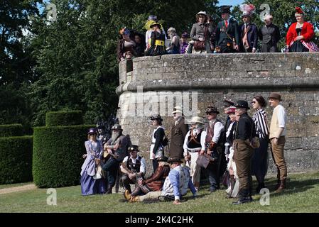 Die Menschen in exquisiten Fantasy-Kostümen in Lincoln, Großbritannien Stockfoto