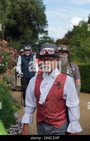 Die Menschen in exquisiten Fantasy-Kostümen in Lincoln, Großbritannien Stockfoto