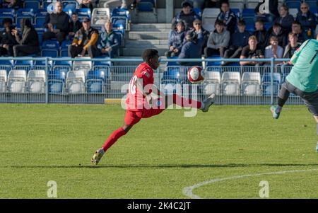 Kelly N'Mai von Salford City als Leihgabe an Warrington Rylands, Nethermoor Park, Guiseley, Leeds, England, 1.. Oktober 2022. Credit Mark Percy/Alamy Stock Stockfoto