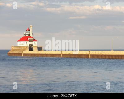 Ein Blick auf das äußere Licht des Duluth South Breakwater Stockfoto