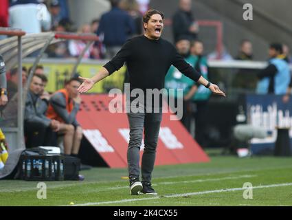 Köln, Deutschland. 01. Oktober 2022. Dortmunder Trainer Edin Terzic reagiert beim Bundesliga-Spiel zwischen dem FC Köln und Borussia Dortmund in Köln. (Endnote: Köln 3:2 Borussia Dortmund) Credit: SOPA Images Limited/Alamy Live News Stockfoto